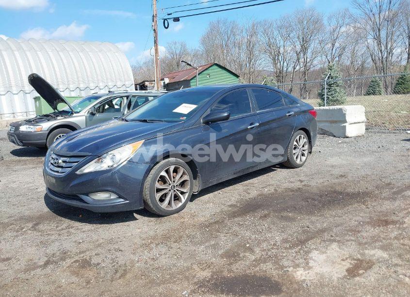 Photo 2 of 2013 Hyundai Sonata SE 2.0T (VIN 5NPEC4AB2DH783951)