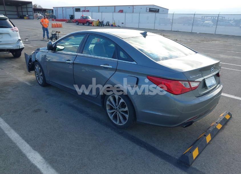 Photo 3 of 2013 Hyundai Sonata SE 2.0T (VIN 5NPEC4AB3DH758878)