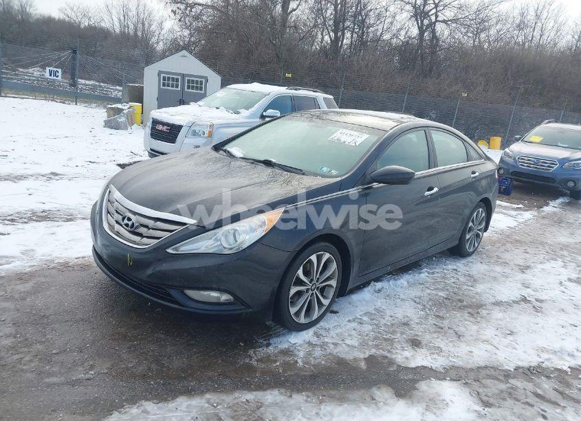 Photo 2 of 2013 Hyundai Sonata SE 2.0T (VIN 5NPEC4AB3DH777155)