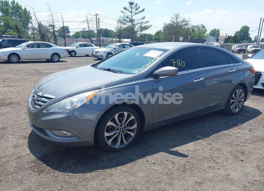 Photo 2 of 2013 Hyundai Sonata SE 2.0T (VIN 5NPEC4AB5DH802458)