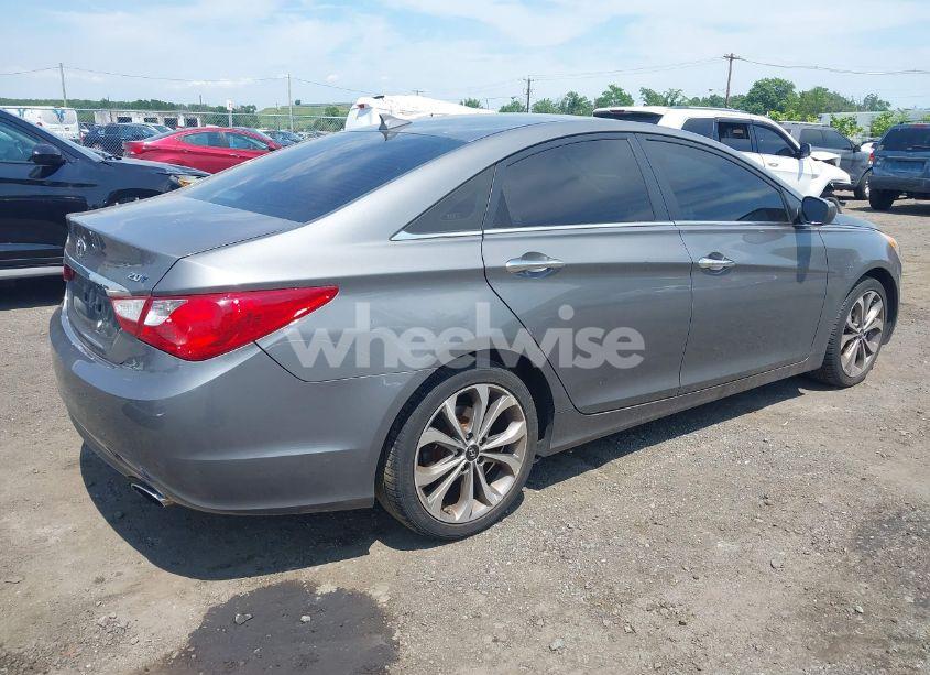 Photo 4 of 2013 Hyundai Sonata SE 2.0T (VIN 5NPEC4AB5DH802458)