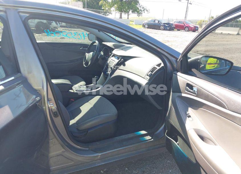 Photo 5 of 2013 Hyundai Sonata SE 2.0T (VIN 5NPEC4AB6DH746398)