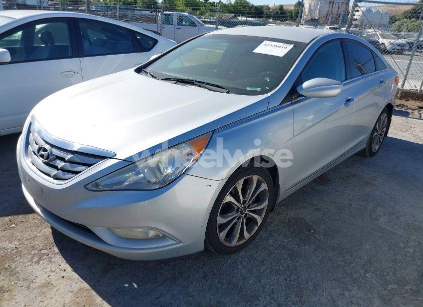 Photo 2 of 2013 Hyundai Sonata SE 2.0T (VIN 5NPEC4AB7DH640090)