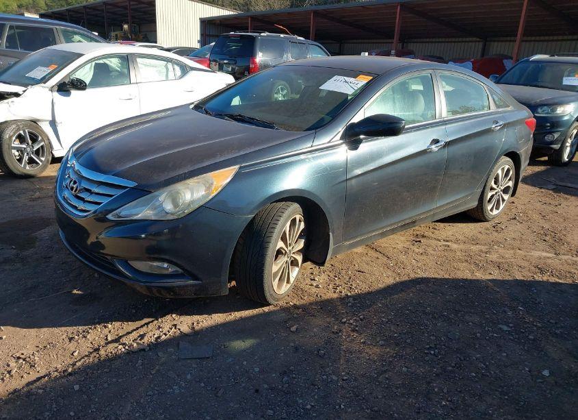Photo 2 of 2013 Hyundai Sonata SE 2.0T (VIN 5NPEC4AB8DH582779)