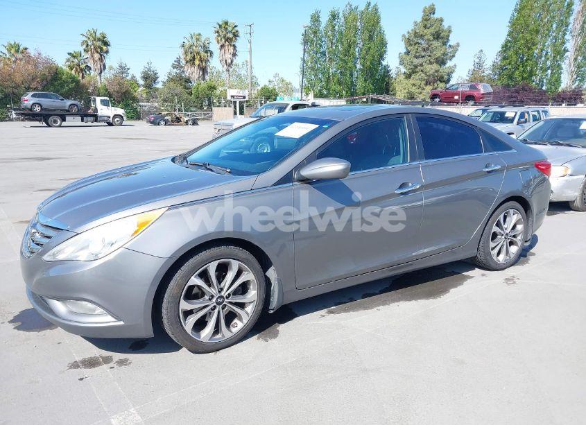 Photo 2 of 2013 Hyundai Sonata SE 2.0T (VIN 5NPEC4AB8DH618423)