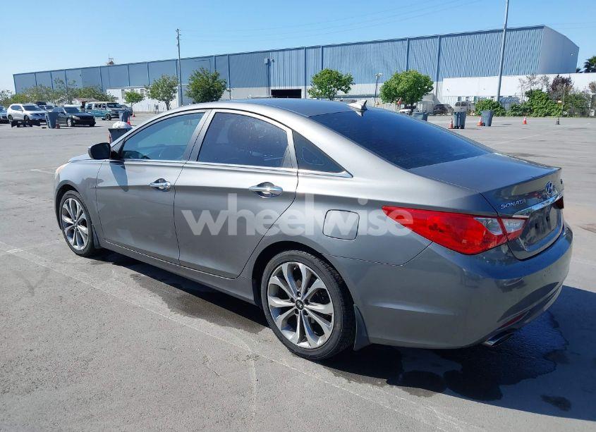 Photo 3 of 2013 Hyundai Sonata SE 2.0T (VIN 5NPEC4AB8DH618423)
