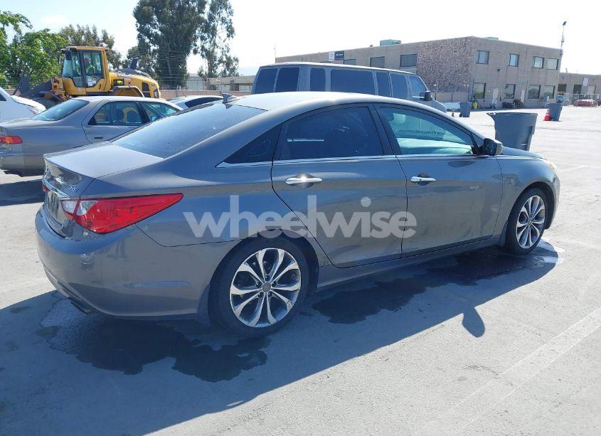 Photo 4 of 2013 Hyundai Sonata SE 2.0T (VIN 5NPEC4AB8DH618423)