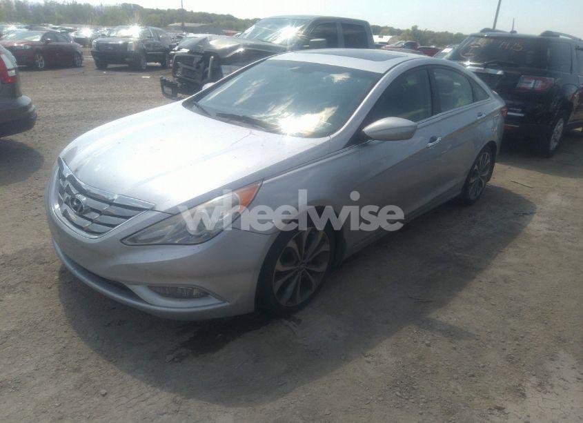 Photo 2 of 2013 Hyundai Sonata SE 2.0T (VIN 5NPEC4AB8DH638879)
