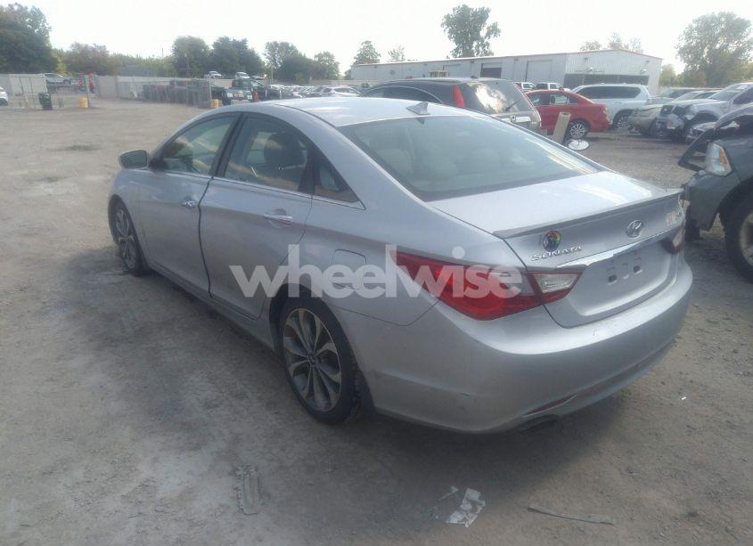 Photo 3 of 2013 Hyundai Sonata SE 2.0T (VIN 5NPEC4AB8DH638879)