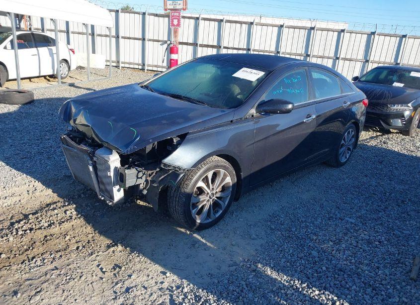 Photo 2 of 2013 Hyundai Sonata SE 2.0T (VIN 5NPEC4AB8DH770637)