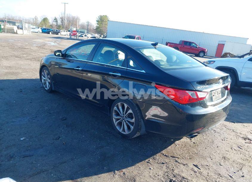 Photo 3 of 2013 Hyundai Sonata SE 2.0T (VIN 5NPEC4AB9DH531193)