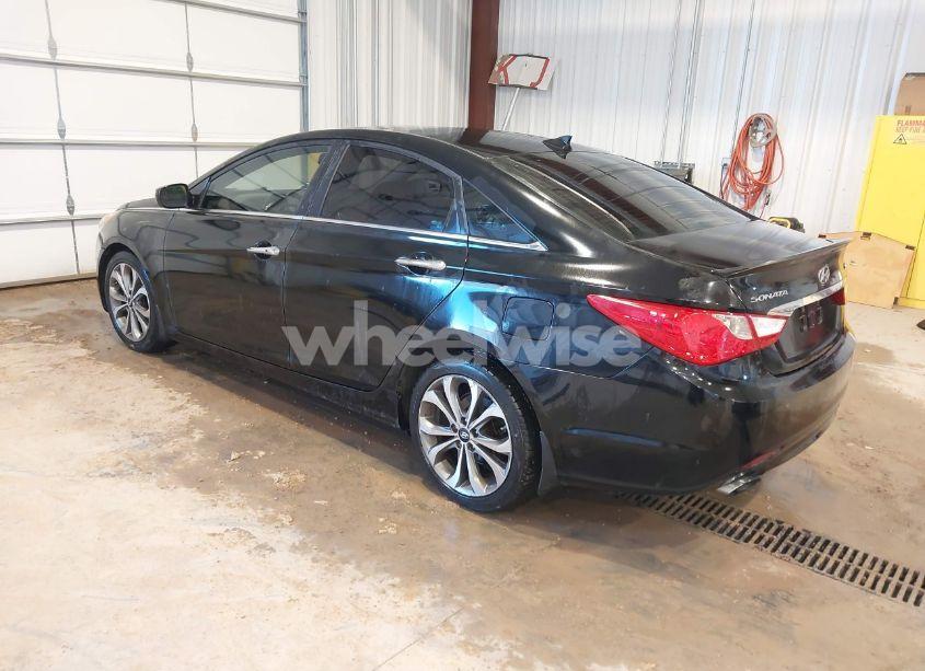 Photo 3 of 2013 Hyundai Sonata SE 2.0T (VIN 5NPEC4AB9DH584167)