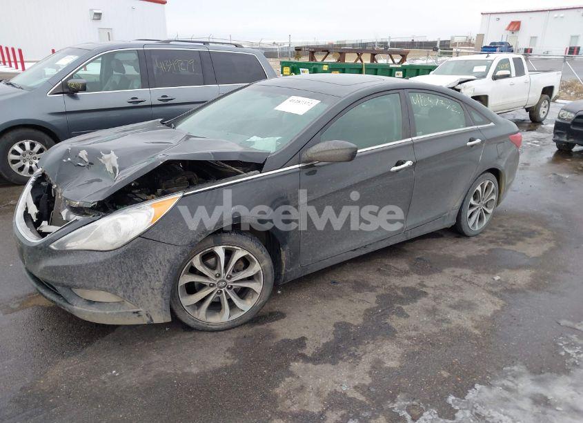 Photo 2 of 2013 Hyundai Sonata SE 2.0T (VIN 5NPEC4AB9DH742328)