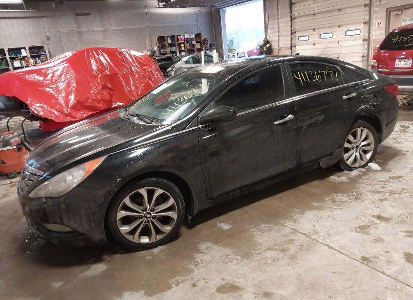 Photo 2 of 2013 Hyundai Sonata SE 2.0T (VIN 5NPEC4AB9DH753894)
