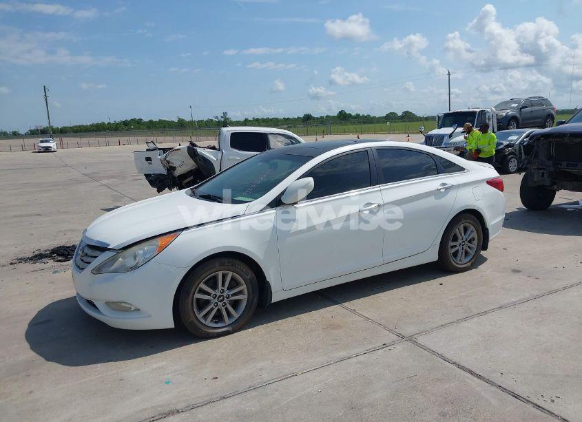 Photo 2 of 2013 Hyundai Sonata SE 2.0T (VIN 5NPEC4AB9DH754530)