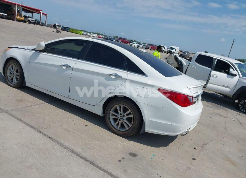 Photo 3 of 2013 Hyundai Sonata SE 2.0T (VIN 5NPEC4AB9DH754530)
