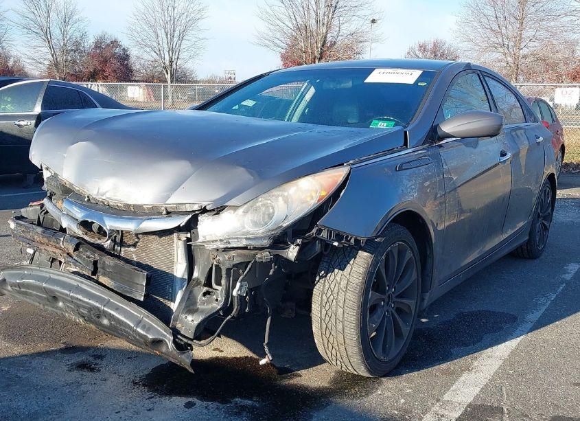 Photo 2 of 2011 Hyundai Sonata SE (VIN 5NPEC4AC0BH153545)