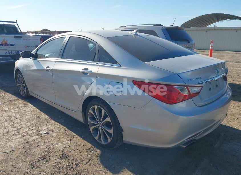 Photo 3 of 2011 Hyundai Sonata SE (VIN 5NPEC4AC0BH159023)