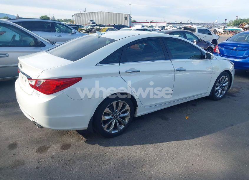 Photo 4 of 2013 Hyundai Sonata SE (VIN 5NPEC4AC0DH522004)
