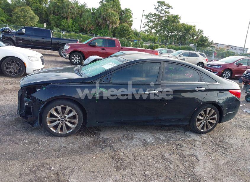 Photo 13 of 2013 Hyundai Sonata SE (VIN 5NPEC4AC0DH522973)