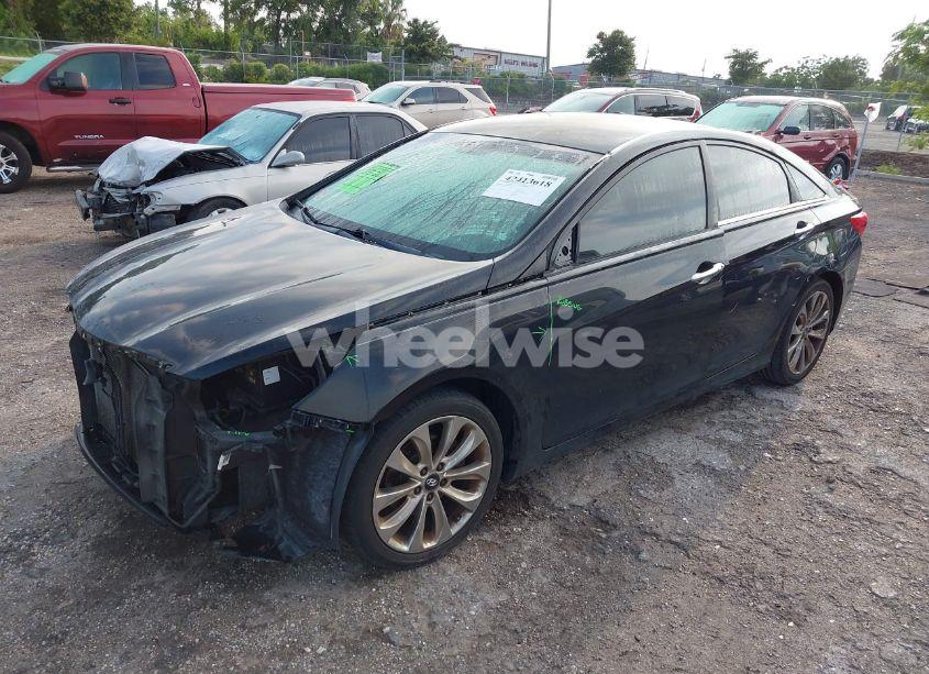 Photo 2 of 2013 Hyundai Sonata SE (VIN 5NPEC4AC0DH522973)