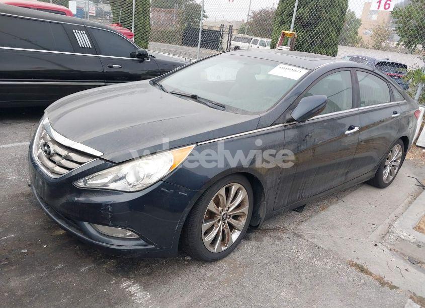 Photo 2 of 2013 Hyundai Sonata SE (VIN 5NPEC4AC0DH669150)