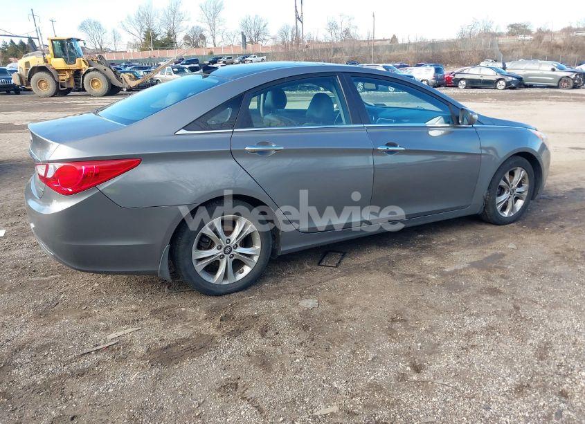 Photo 4 of 2013 Hyundai Sonata LIMITED (VIN 5NPEC4AC0DH677801)