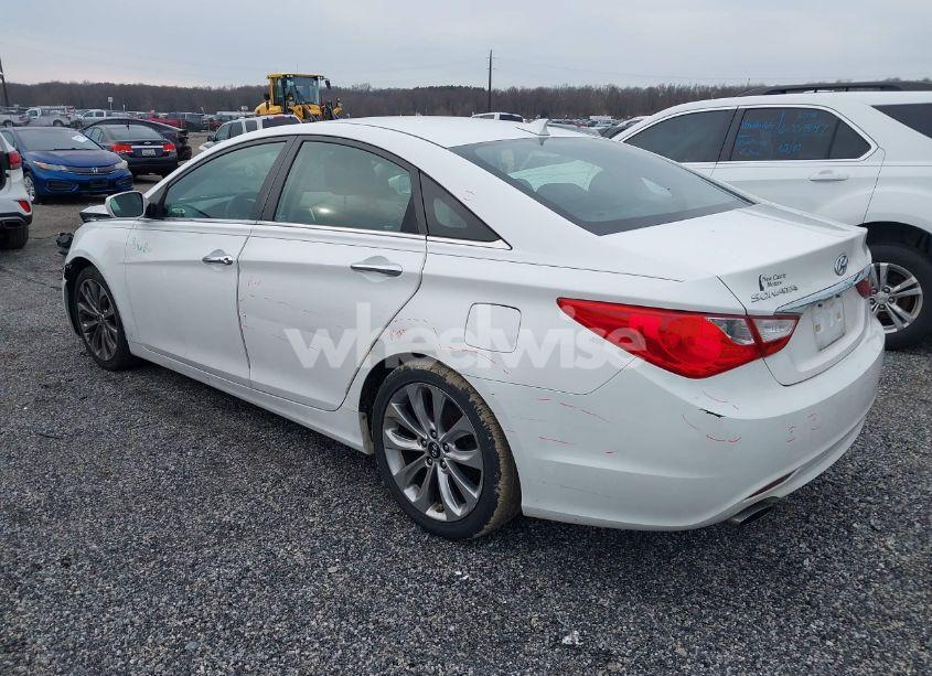 Photo 3 of 2013 Hyundai Sonata SE (VIN 5NPEC4AC0DH728729)
