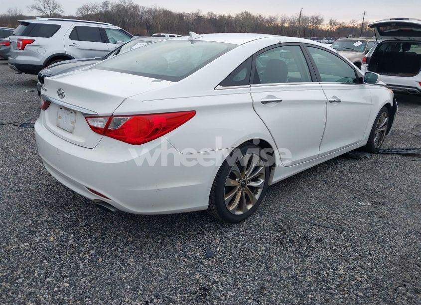 Photo 4 of 2013 Hyundai Sonata SE (VIN 5NPEC4AC0DH728729)