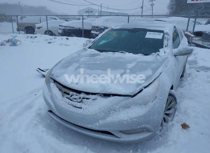 Photo 2 of 2013 Hyundai Sonata SE (VIN 5NPEC4AC0DH729296)