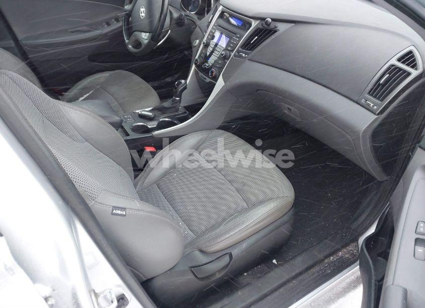 Photo 5 of 2013 Hyundai Sonata SE (VIN 5NPEC4AC0DH729296)