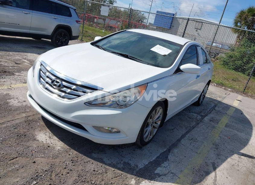 Photo 2 of 2013 Hyundai Sonata SE (VIN 5NPEC4AC0DH760838)