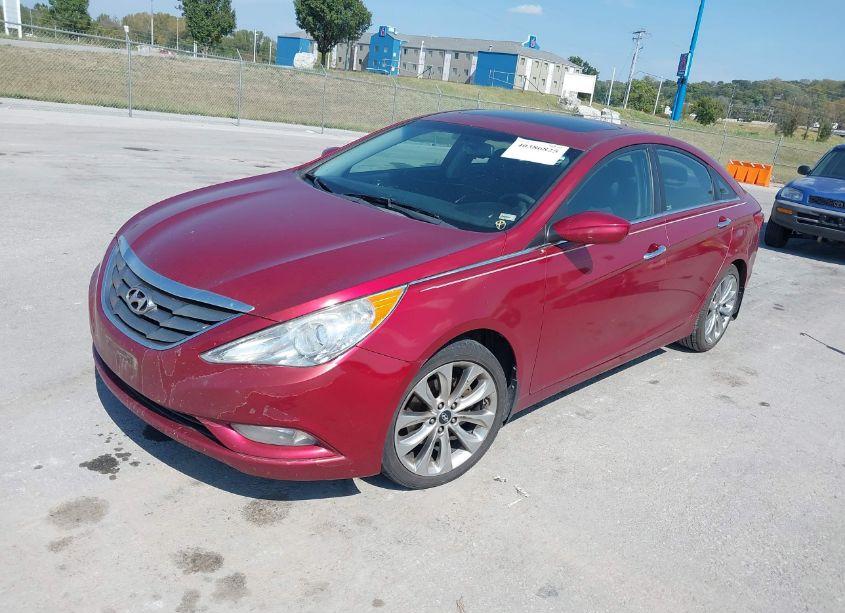 Photo 2 of 2013 Hyundai Sonata SE (VIN 5NPEC4AC0DH765893)