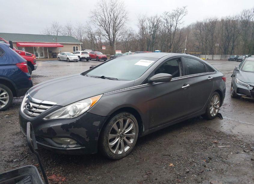 Photo 2 of 2013 Hyundai Sonata SE (VIN 5NPEC4AC0DH791491)