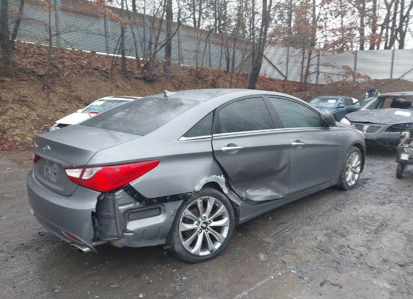 Photo 4 of 2013 Hyundai Sonata SE (VIN 5NPEC4AC0DH791491)