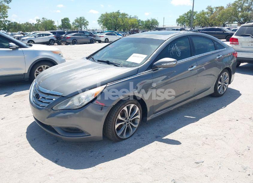 Photo 2 of 2014 Hyundai Sonata SE (VIN 5NPEC4AC0EH825494)