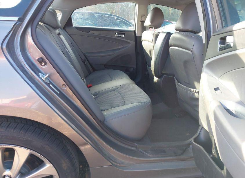 Photo 8 of 2011 Hyundai Sonata SE (VIN 5NPEC4AC1BH039473)