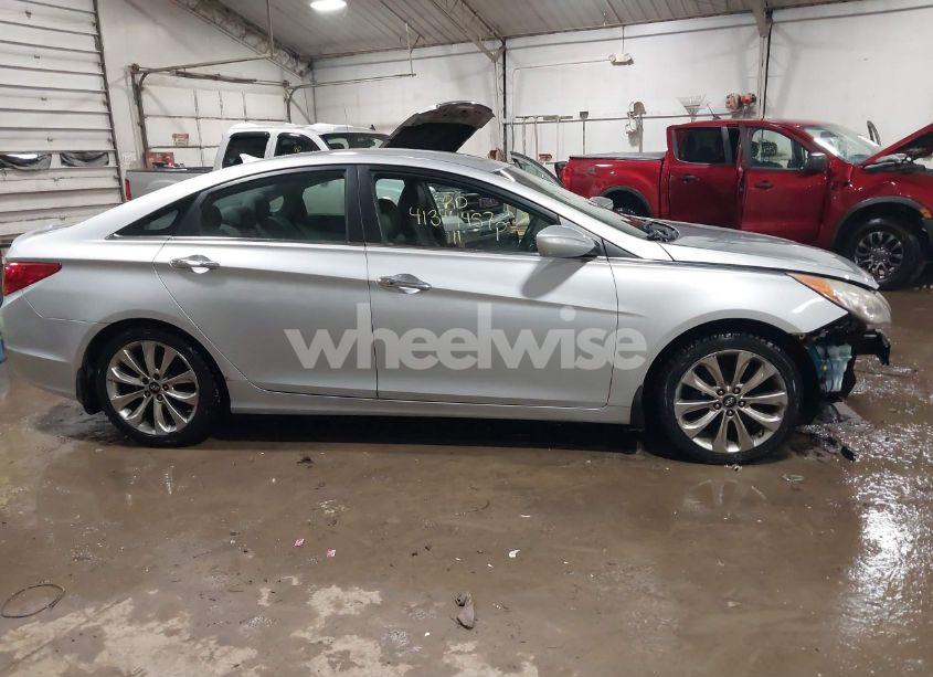 Photo 13 of 2011 Hyundai Sonata SE (VIN 5NPEC4AC1BH111966)