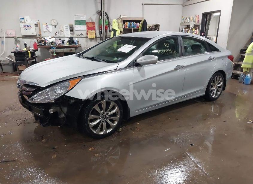 Photo 2 of 2011 Hyundai Sonata SE (VIN 5NPEC4AC1BH111966)