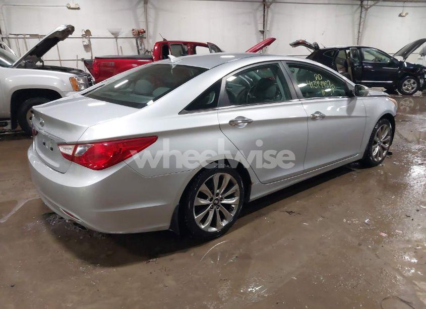 Photo 4 of 2011 Hyundai Sonata SE (VIN 5NPEC4AC1BH111966)
