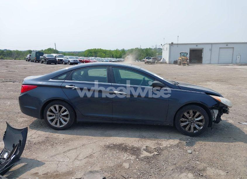 Photo 13 of 2011 Hyundai Sonata SE (VIN 5NPEC4AC1BH154803)
