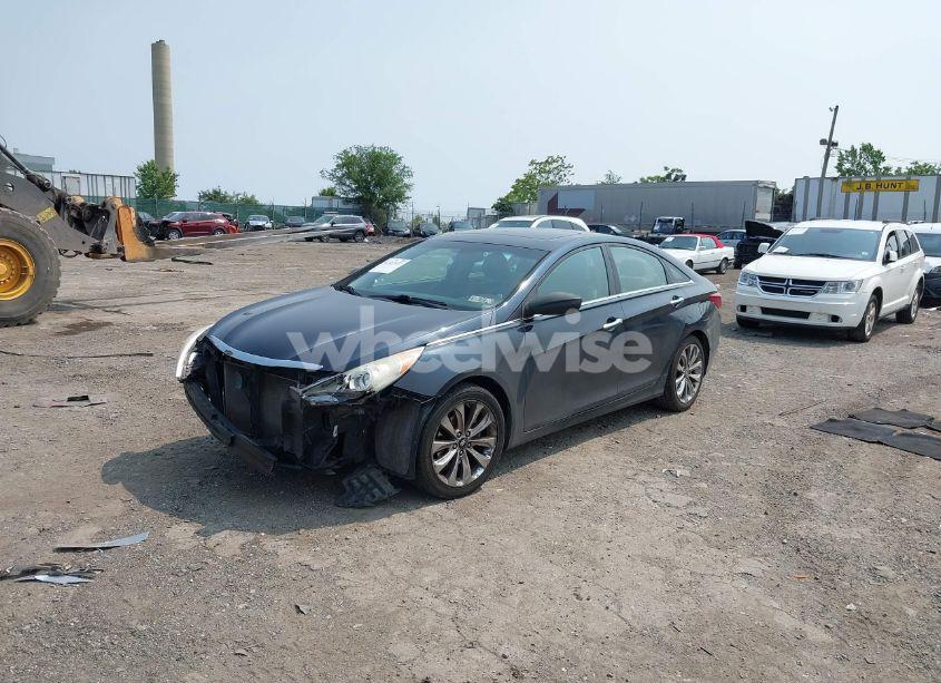 Photo 2 of 2011 Hyundai Sonata SE (VIN 5NPEC4AC1BH154803)