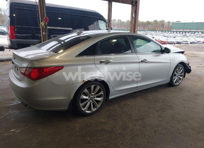Photo 4 of 2013 Hyundai Sonata SE (VIN 5NPEC4AC1DH598735)