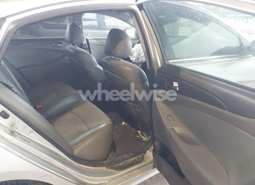 Photo 8 of 2013 Hyundai Sonata SE (VIN 5NPEC4AC1DH598735)