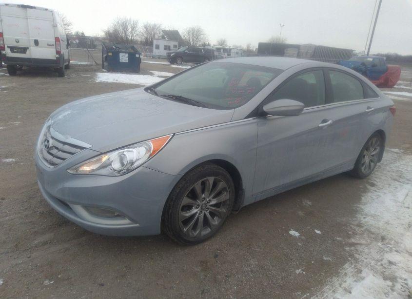 Photo 2 of 2013 Hyundai Sonata SE (VIN 5NPEC4AC1DH601973)