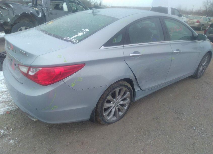 Photo 4 of 2013 Hyundai Sonata SE (VIN 5NPEC4AC1DH601973)