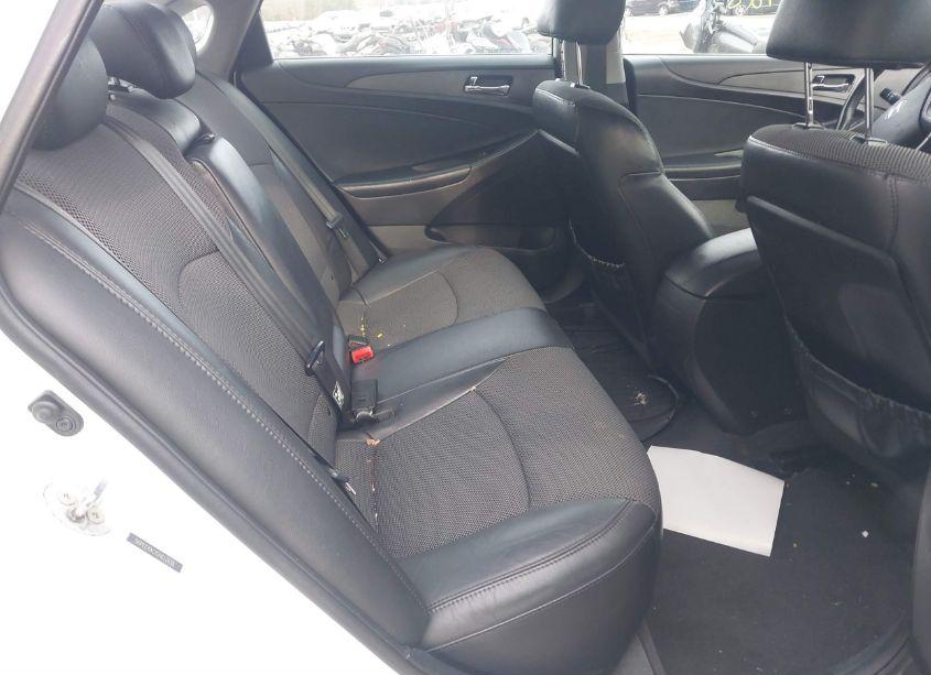 Photo 8 of 2013 Hyundai Sonata SE (VIN 5NPEC4AC1DH612939)