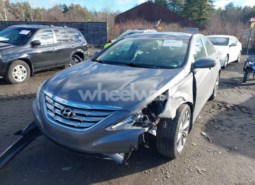 Photo 2 of 2013 Hyundai Sonata SE (VIN 5NPEC4AC1DH621463)