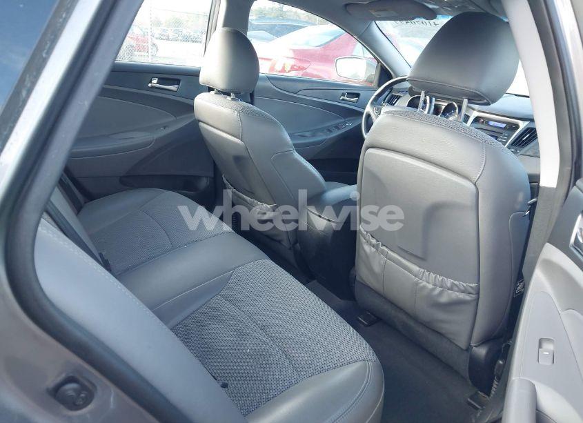 Photo 8 of 2013 Hyundai Sonata SE (VIN 5NPEC4AC1DH621463)