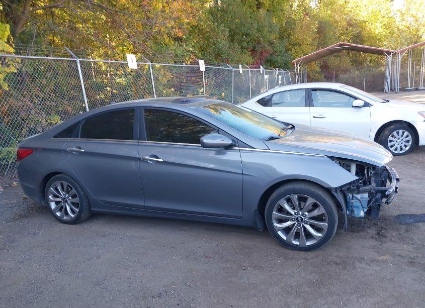 Photo 13 of 2013 Hyundai Sonata SE (VIN 5NPEC4AC1DH624461)